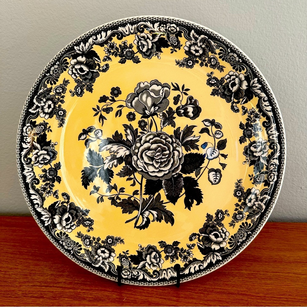 Spode Archive Collection - British Flowers - Rosa - 12.75” Charger Plate